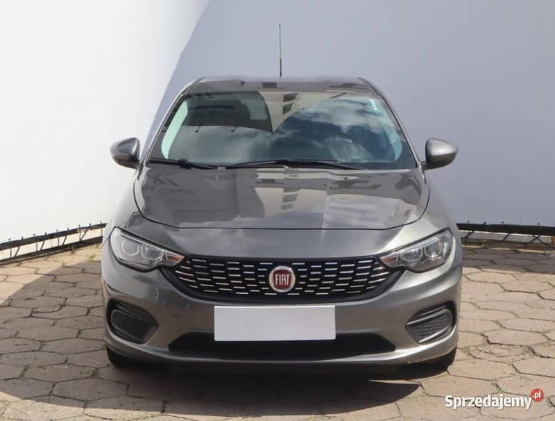 Szary Używany 2018 Fiat Tipo Hatchback | 37 999 zł (Uczciwa cena) - Obraz 1/4
