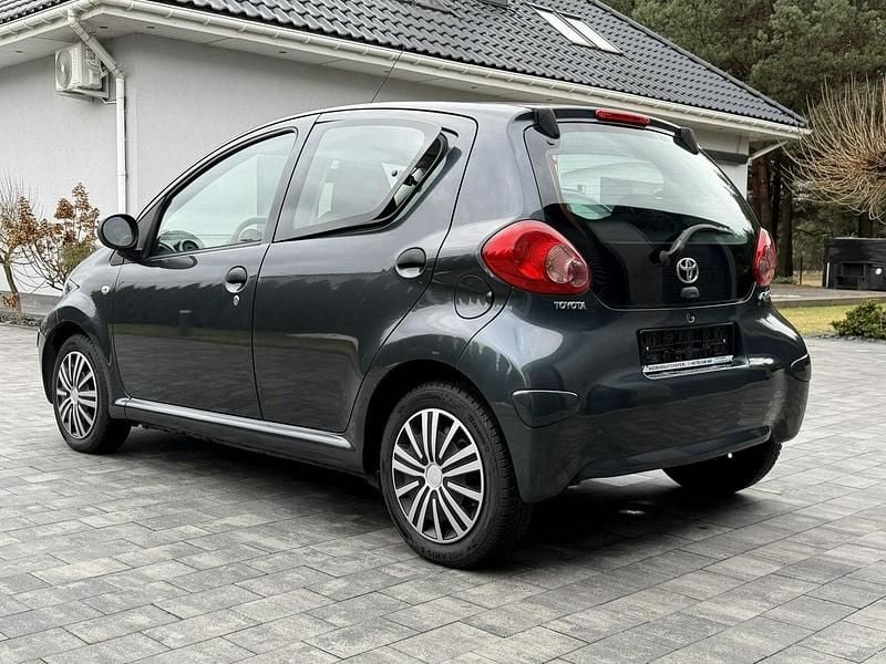 Używany Toyota Aygo 68 KM (50 kW) 2006 Grafitowy (metalik) Hatchback