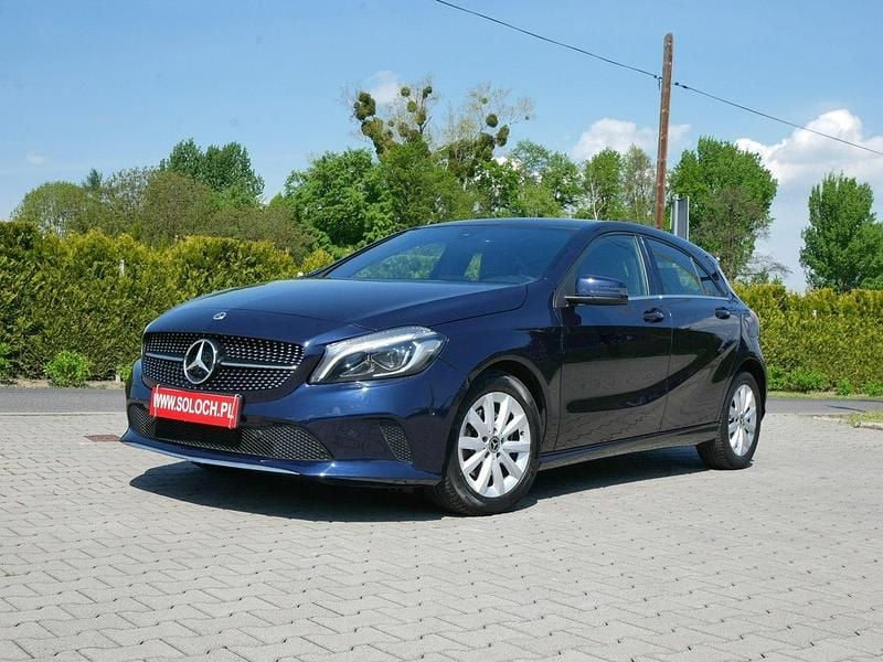 Niebieski ciemny (metalik) Używany 2017 Mercedes A180 Hatchback | 54 900 zł (Super Cena) - Obraz 1/4
