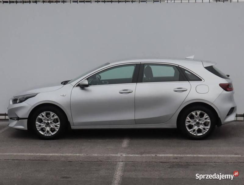 Używany Kia Ceed 2022 Srebrny Hatchback