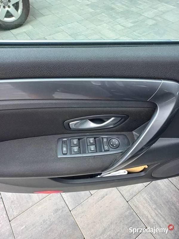 Używany Renault Laguna III 140 KM (102 kW) 2010