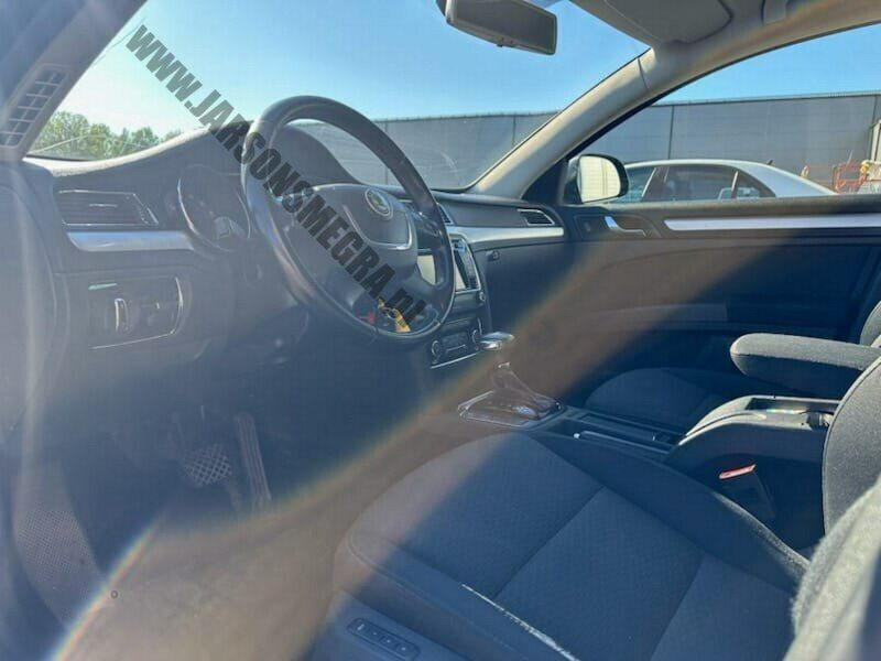 Używany Skoda Superb 170 KM (125 kW) 2011 Czarny Kombi