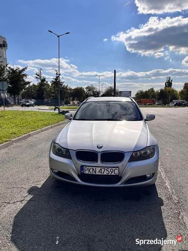 Używany BMW 320 2010 Srebrny Kombi