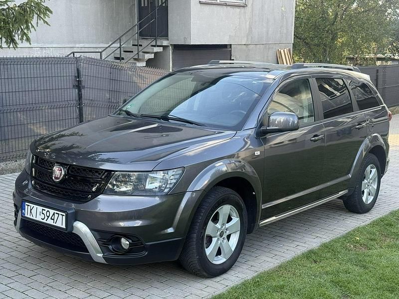 Szary Używany 2015 Fiat Freemont SUV | 49 900 zł (Dość drogi) - Obraz 1/4