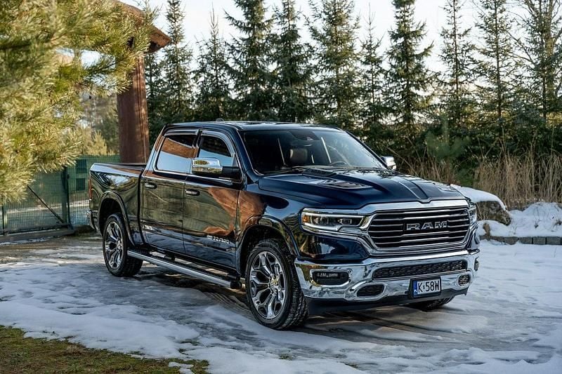 Niebieski (metalik) Używany 2021 RAM 1500 Pickup | 249 777 zł - Obraz 1/4