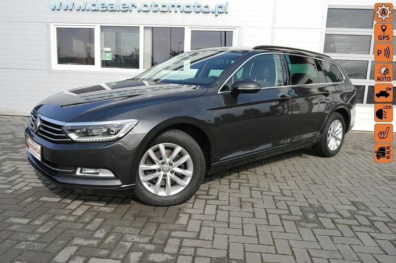 Szary Używany 2018 VW Passat Kombi | 52 900 zł (Uczciwa cena) - Obraz 1/4