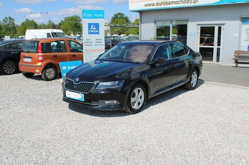 Niebieski Używany 2022 Skoda Superb Kombi | 60 894 zł - Obraz 1/3