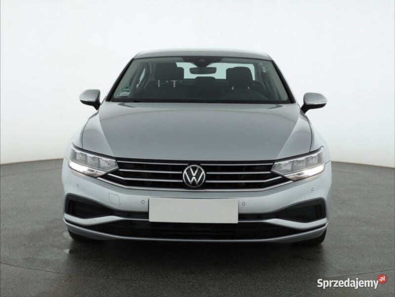 Srebrny Używany 2020 VW Passat Sedan/Limuzyna | 63 999 zł (Uczciwa cena) - Obraz 1/4