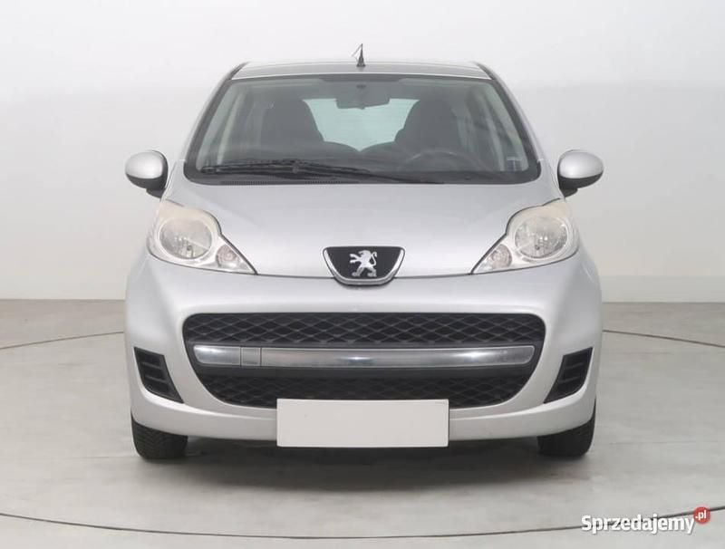 Używany Peugeot 107 68 KM (50 kW) 2010 Srebrny Hatchback