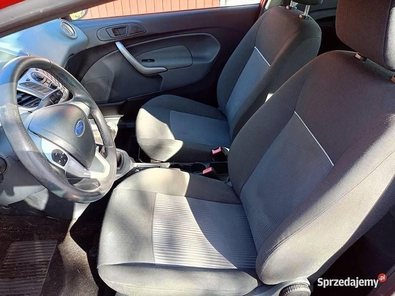 Używany Ford Fiesta 2011 Czerwony Hatchback