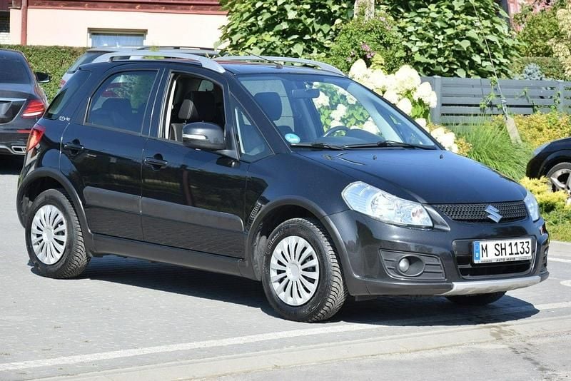 Czarny Używany 2013 Suzuki SX4 SUV | 24 900 zł (Dobra cena) - Obraz 1/4