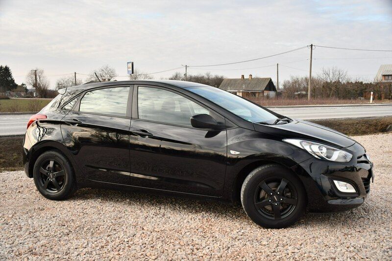 Używany Hyundai i30 100 KM (73 kW) 2013 Czarny (metalik) Hatchback