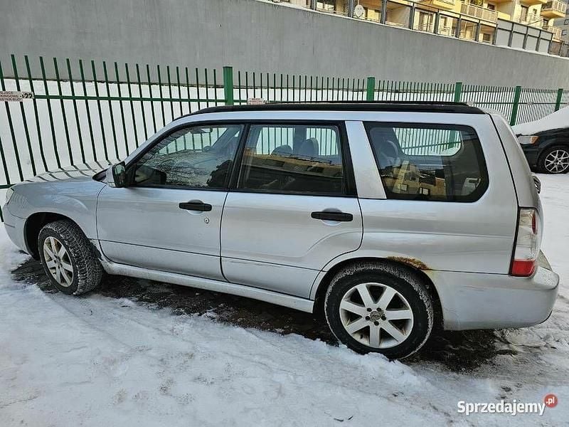 Srebrny Używany 2006 Subaru Forester SUV | 13 999 zł - Obraz 1/4