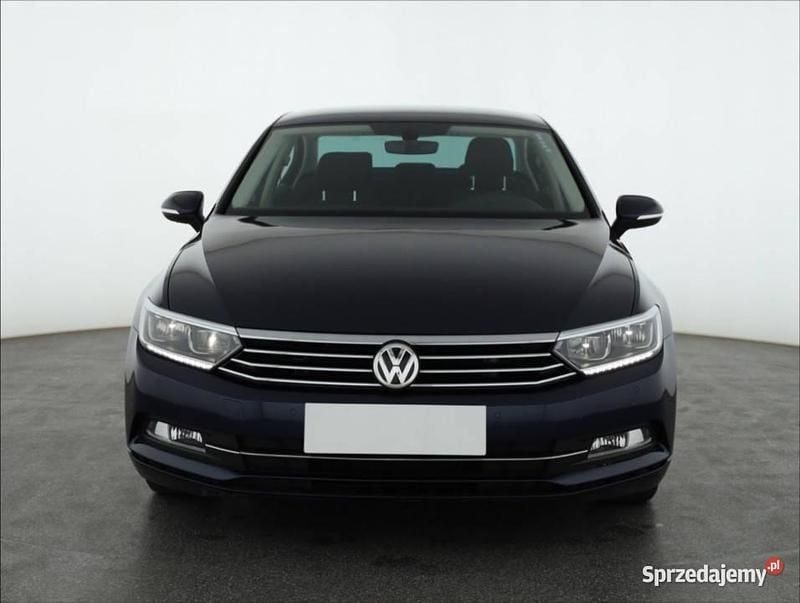 Używany VW Passat 2017 Niebieski Sedan/Limuzyna