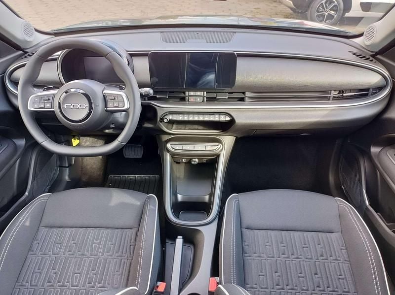 Nowe Fiat 600 Pop 110 KM (80 kW) 2025 Lakier metalizowany zielony mare SUV