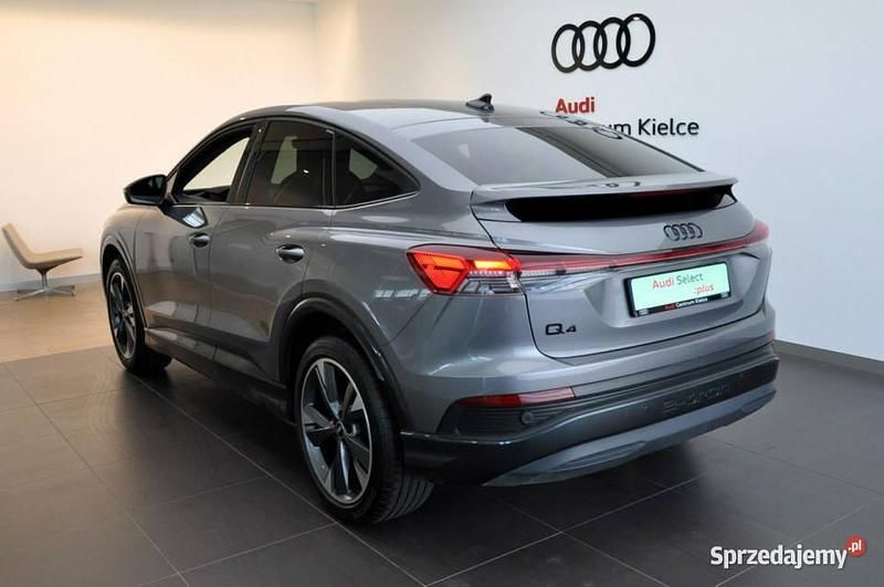 Grafitowy (metalik) Używany 2022 Audi Q4 Sportback e-tron Comfort SUV | 129 980 zł - Obraz 1/4