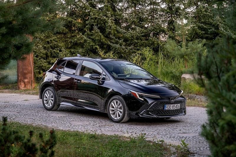 Czarny Używany 2023 Toyota Corolla Hatchback | 82 777 zł (Super Cena) - Obraz 1/4