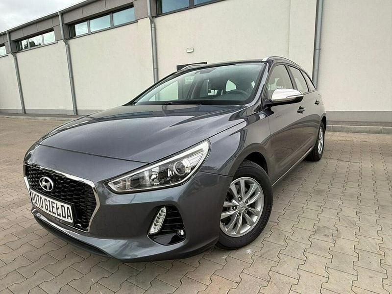 Używany Hyundai i30 99 KM (72 kW) 2017 Szary Kombi
