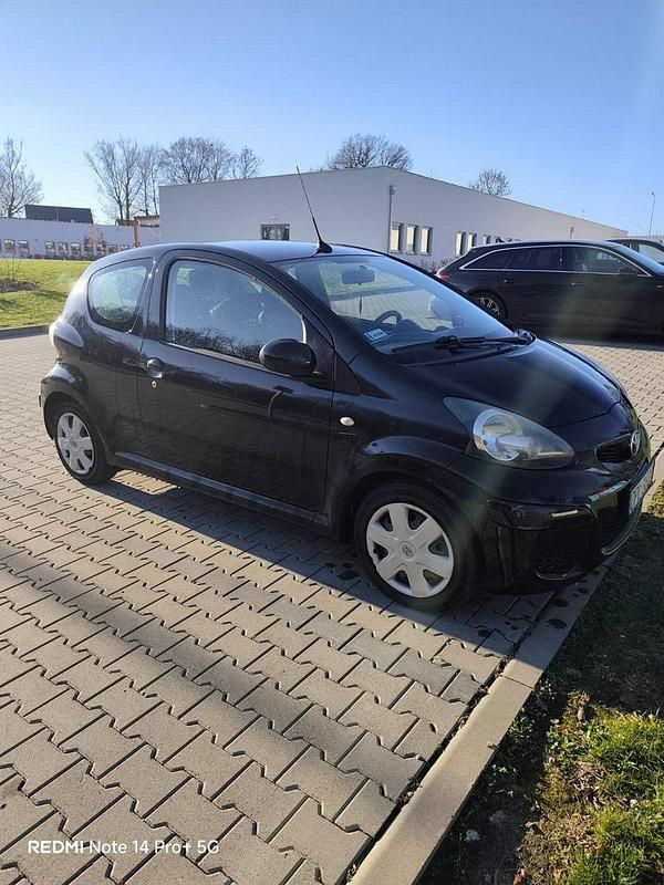 Używany Toyota Aygo 68 KM (50 kW) 2009 Czarny Hatchback
