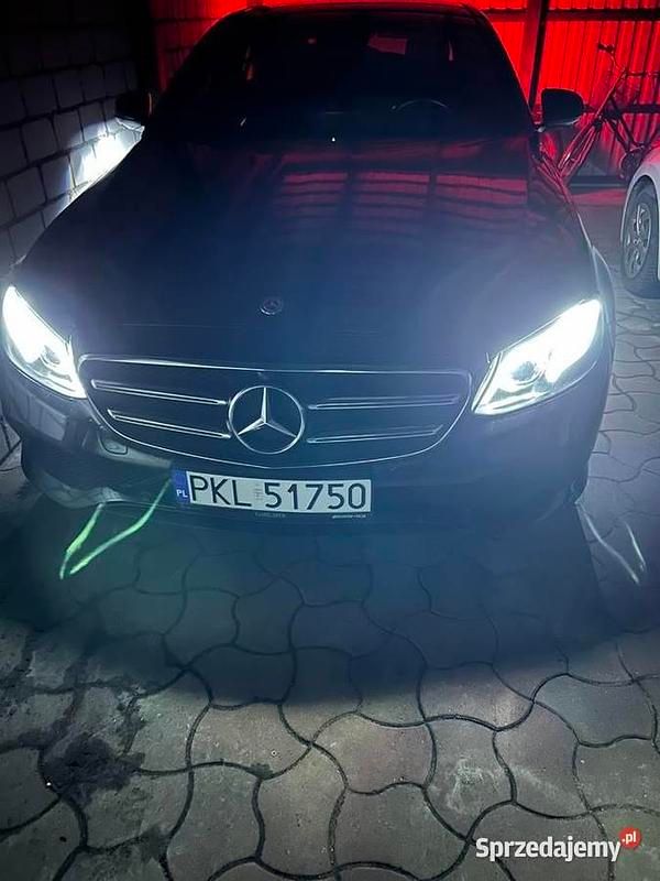 Używany 2018 Mercedes E220 | 110 500 zł - Obraz 1/4