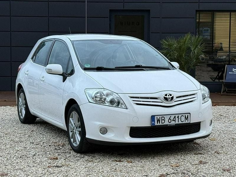 Biały Używany 2011 Toyota Auris Hatchback | 29 800 zł (Uczciwa cena) - Obraz 1/3