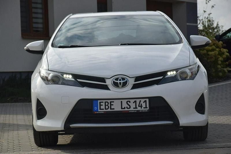 Używany Toyota Auris 100 KM (73 kW) 2015 Biały (metalik) Hatchback