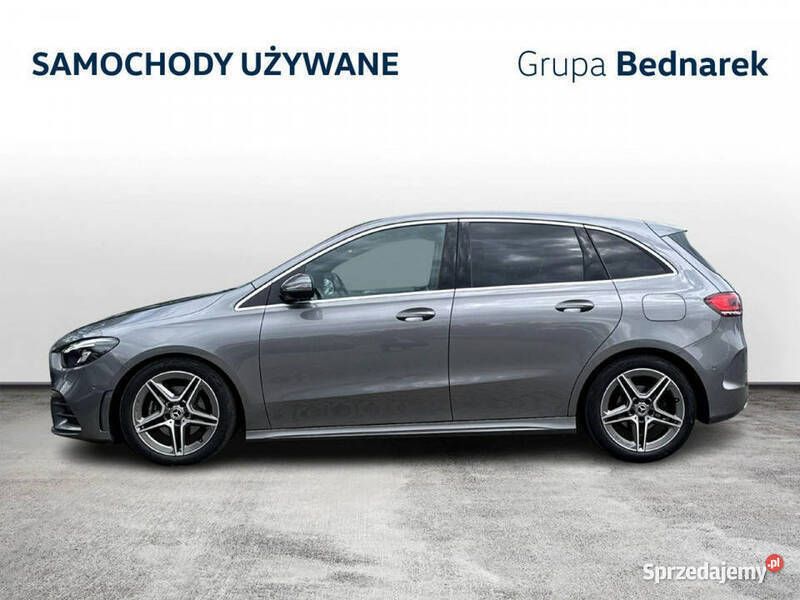 Szary Używany 2020 Mercedes B180 Minivan | 104 900 zł - Obraz 1/4