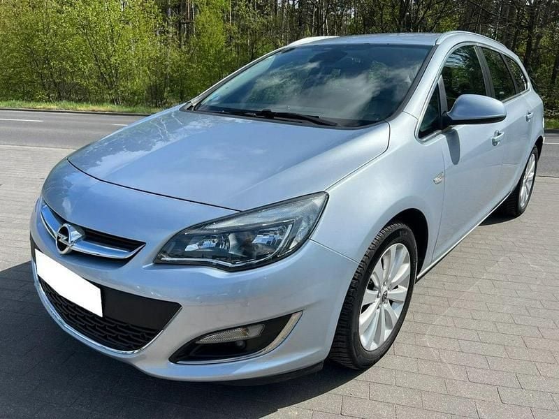 Srebrny Używany 2016 Opel Astra Kombi | 32 500 zł (Dobra cena) - Obraz 1/4