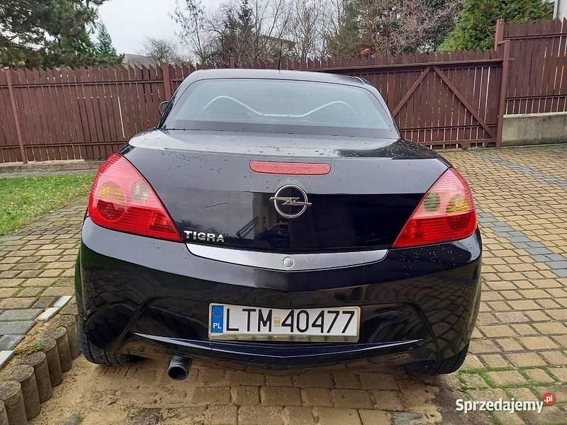 Używany Opel Tigra Edition 2005 Czarny Kabriolet