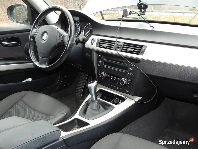 Używany BMW 318 2010 Czarny Sedan/Limuzyna