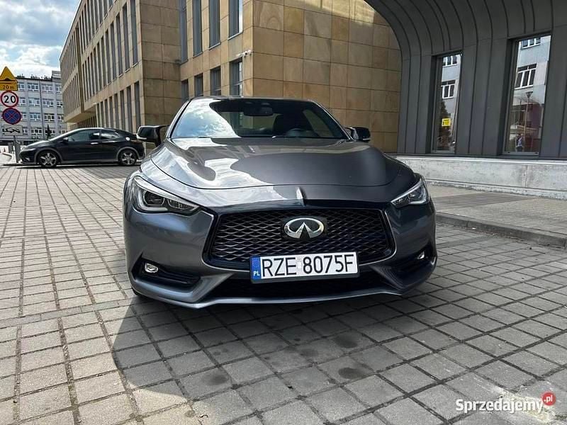 Używany 2018 Infiniti Q60 Sport Tech | 105 100 zł - Obraz 1/4