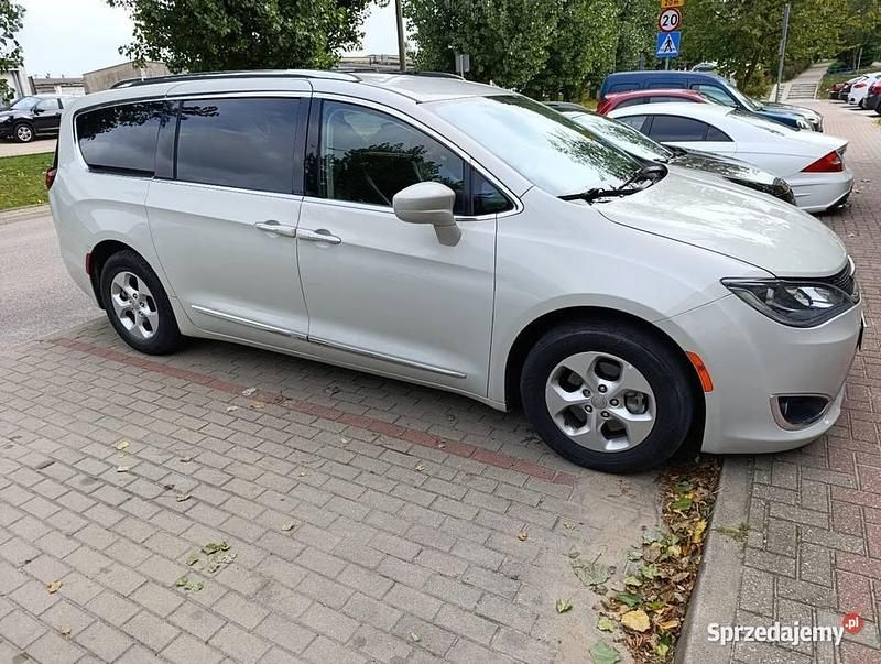 Używany 2017 Chrysler Pacifica SUV | 80 000 zł (Dość drogi) - Obraz 1/4
