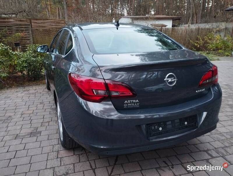 Używany Opel Astra 2013 Szary Sedan/Limuzyna