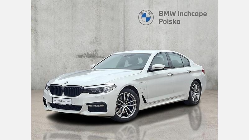 Alpine white 3 Używany 2017 BMW 530e iPerformance Sedan/Limuzyna | 99 900 zł - Obraz 1/3
