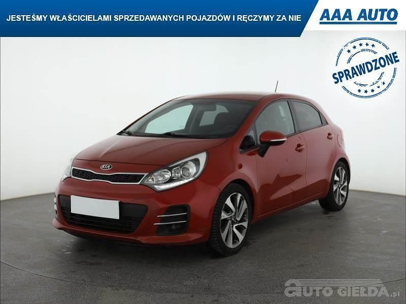 Używany Kia Rio 2016 Czerwony Hatchback