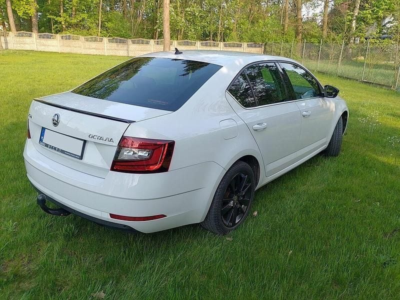 Używany Skoda Octavia Style 150 KM (110 kW) 2019 Biały Sedan/Limuzyna