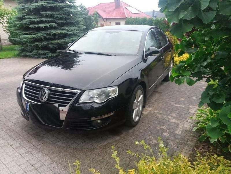 Czarny Używany 2005 VW Passat Sedan/Limuzyna | 21 900 zł - Obraz 1/4
