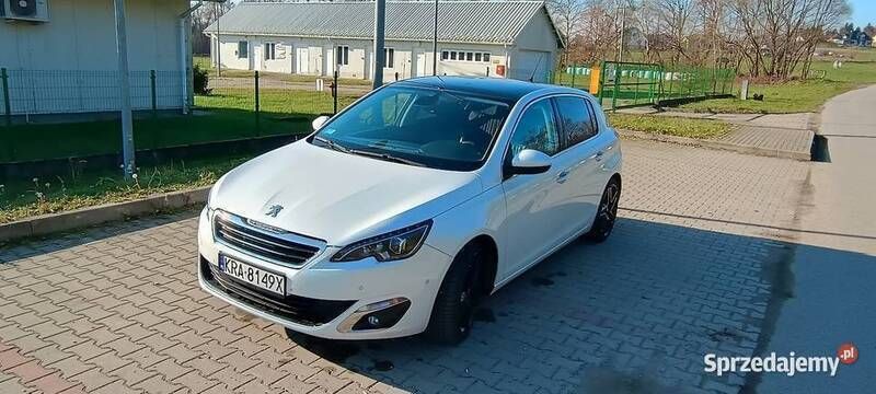 Używany Peugeot 308 Allure 125 KM (91 kW) 2013 Biały Hatchback