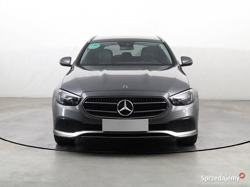 Szary Używany 2020 Mercedes E200 Kombi | 118 999 zł - Obraz 1/4