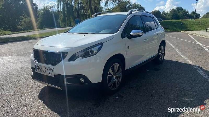 Biały Używany 2016 Peugeot 2008 SUV | 34 000 zł (Uczciwa cena) - Obraz 1/4