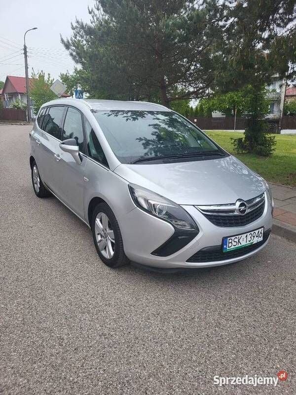 Srebrny Używany 2015 Opel Zafira Minivan | 28 000 zł (Uczciwa cena) - Obraz 1/4