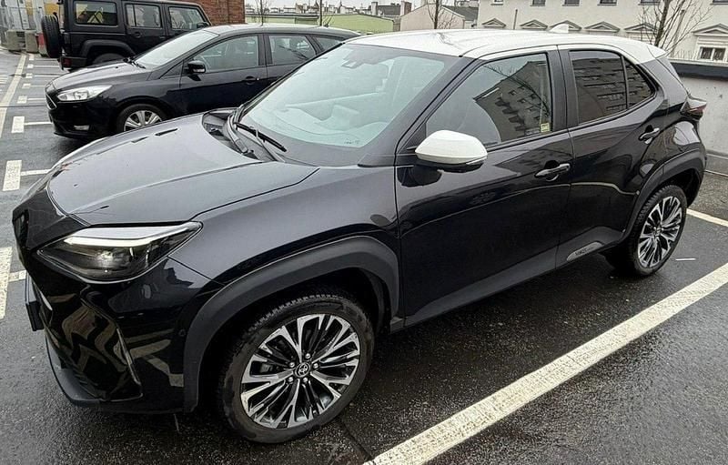 Używany Toyota Yaris Cross 116 KM (85 kW) 2022 Czarny (metalik) SUV