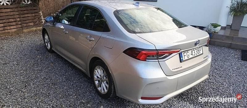 Używany Toyota Corolla Comfort 2023 Srebrny Sedan/Limuzyna