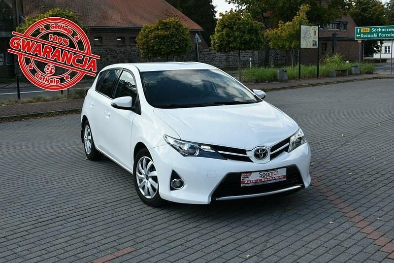 Biały Używany 2015 Toyota Auris Hatchback | 21 900 zł (Dobra cena) - Obraz 1/4