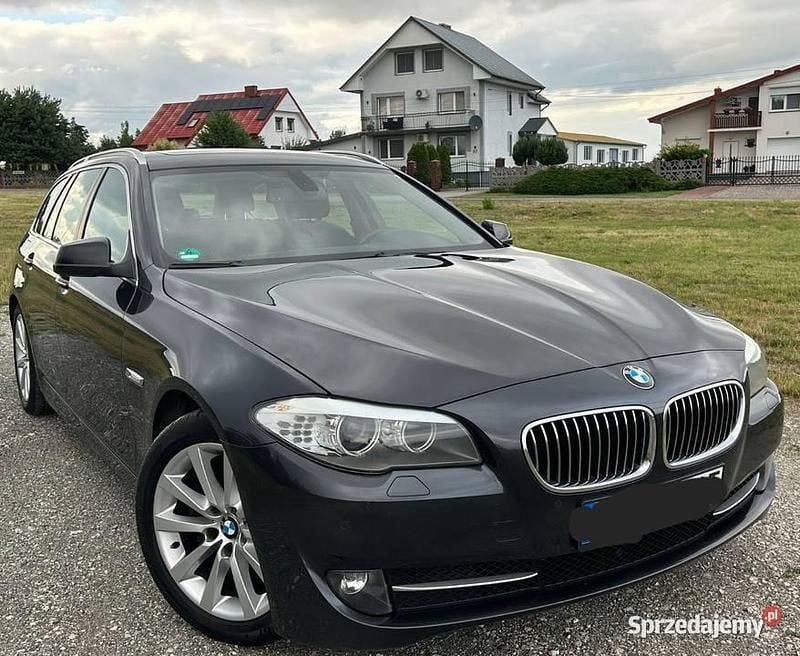 Czarny Używany 2011 BMW 520 Kombi | 37 900 zł (Uczciwa cena) - Obraz 1/4