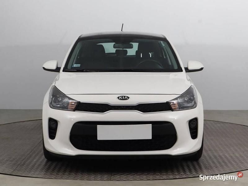 Biały Używany 2017 Kia Rio Hatchback | 39 499 zł (Uczciwa cena) - Obraz 1/4