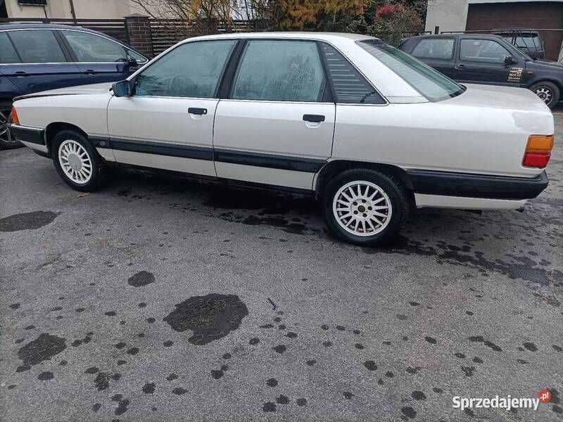 Beżowy Używany 1985 Audi 100 Sedan/Limuzyna | 9900 zł - Obraz 1/4