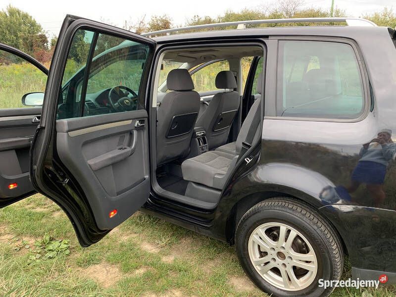Czarny Używany 2006 VW Touran Minivan | 13 000 zł (Drogi) - Obraz 1/4