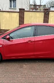 Używany Hyundai i30 100 KM (73 kW) 2015 Czerwony Hatchback