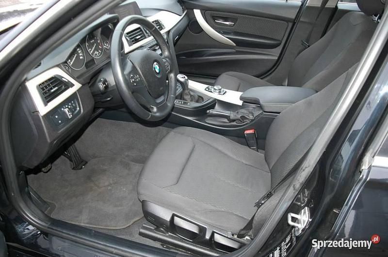 Używany BMW 318 150 KM (110 kW) 2015 Czarny (metalik) Kombi